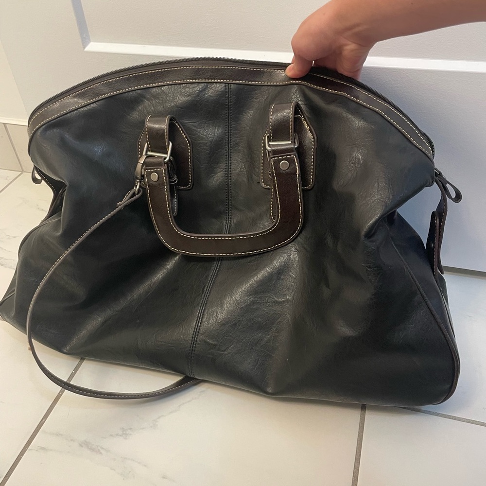 Beautiful brown leather duffel bag and small laptop case. Good for men or women.